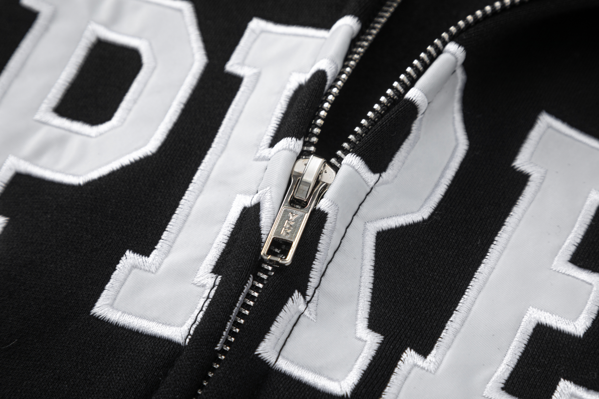 HOODIE ZIPPER SUPREME