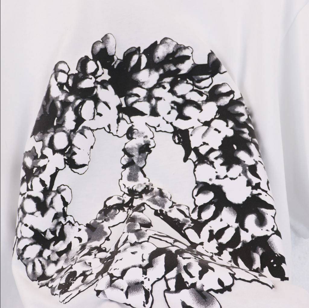 PLAYERA DENIM TEARS COTTON WREATH PEACE