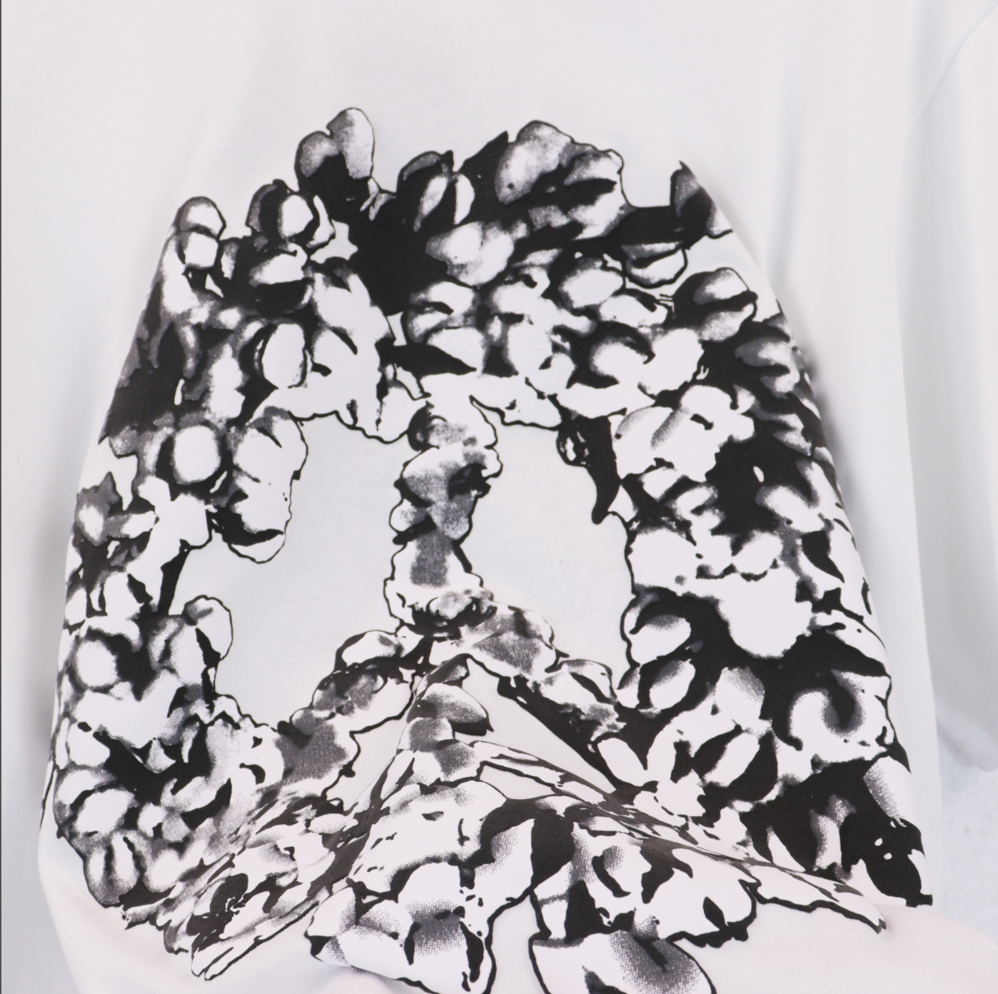 PLAYERA DENIM TEARS COTTON WREATH PEACE