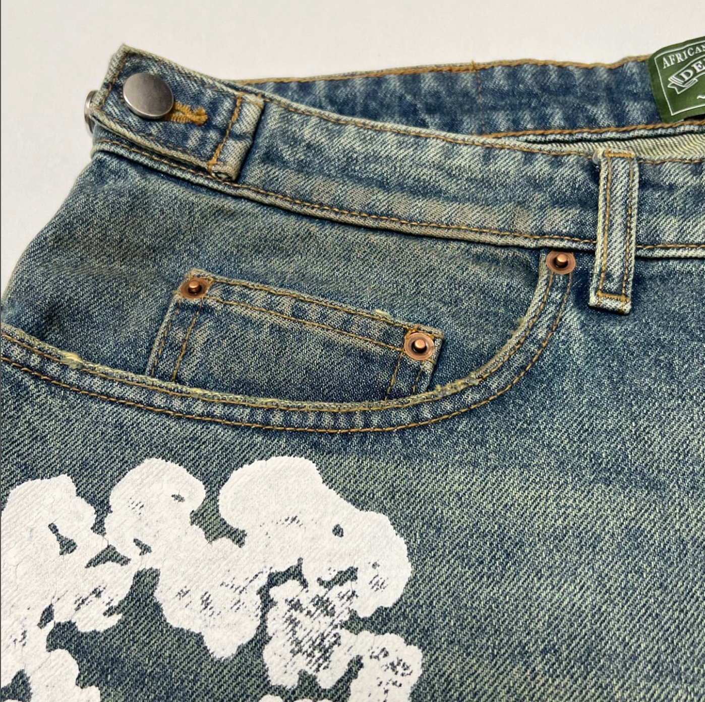 SHORT DENIM TEARS