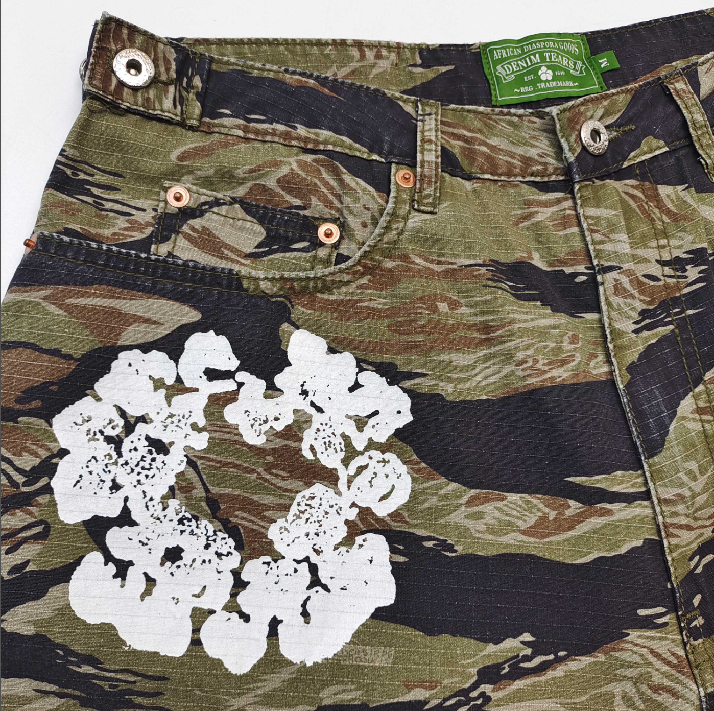 SHORT DENIM TEARS