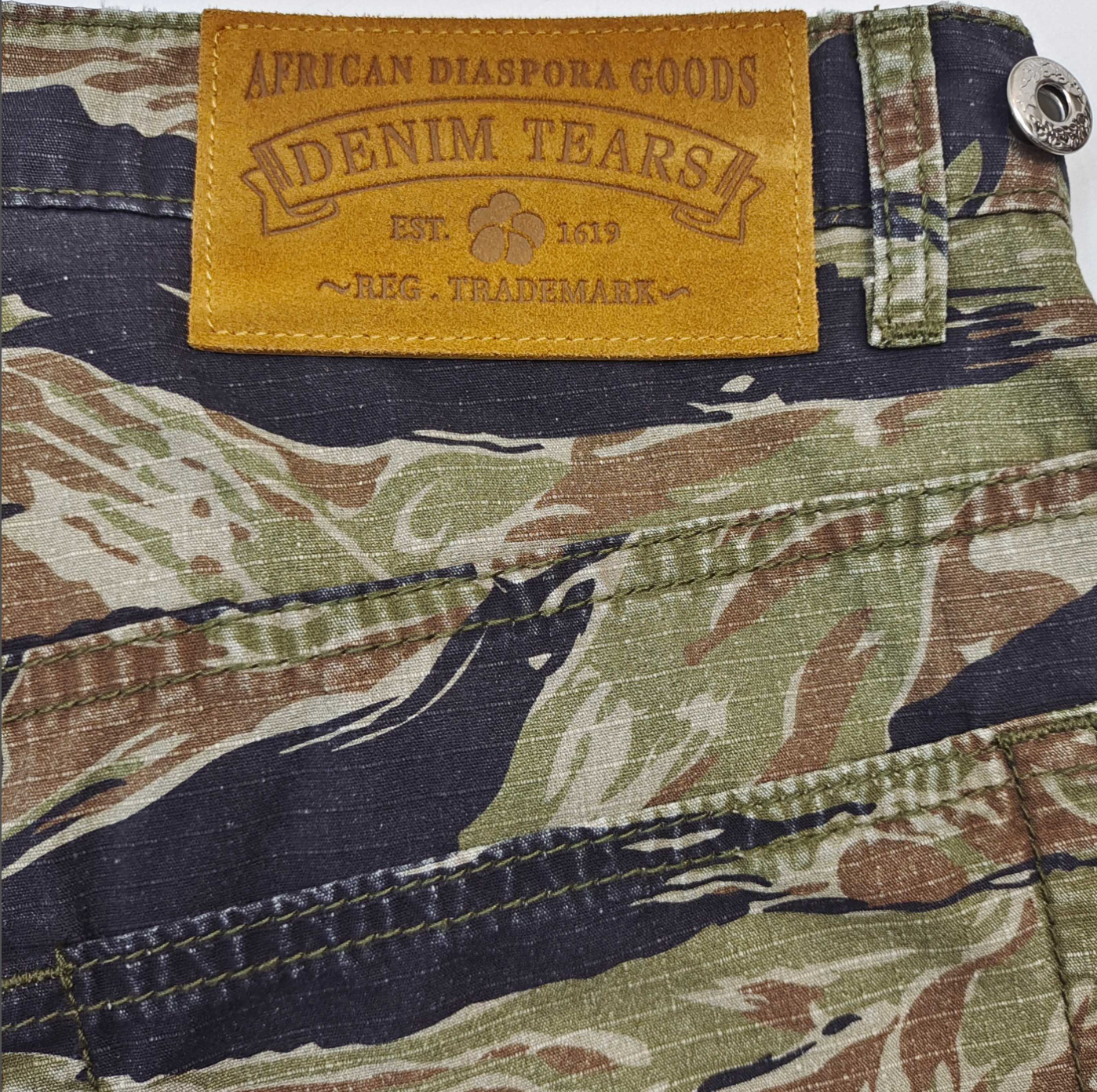 SHORT DENIM TEARS