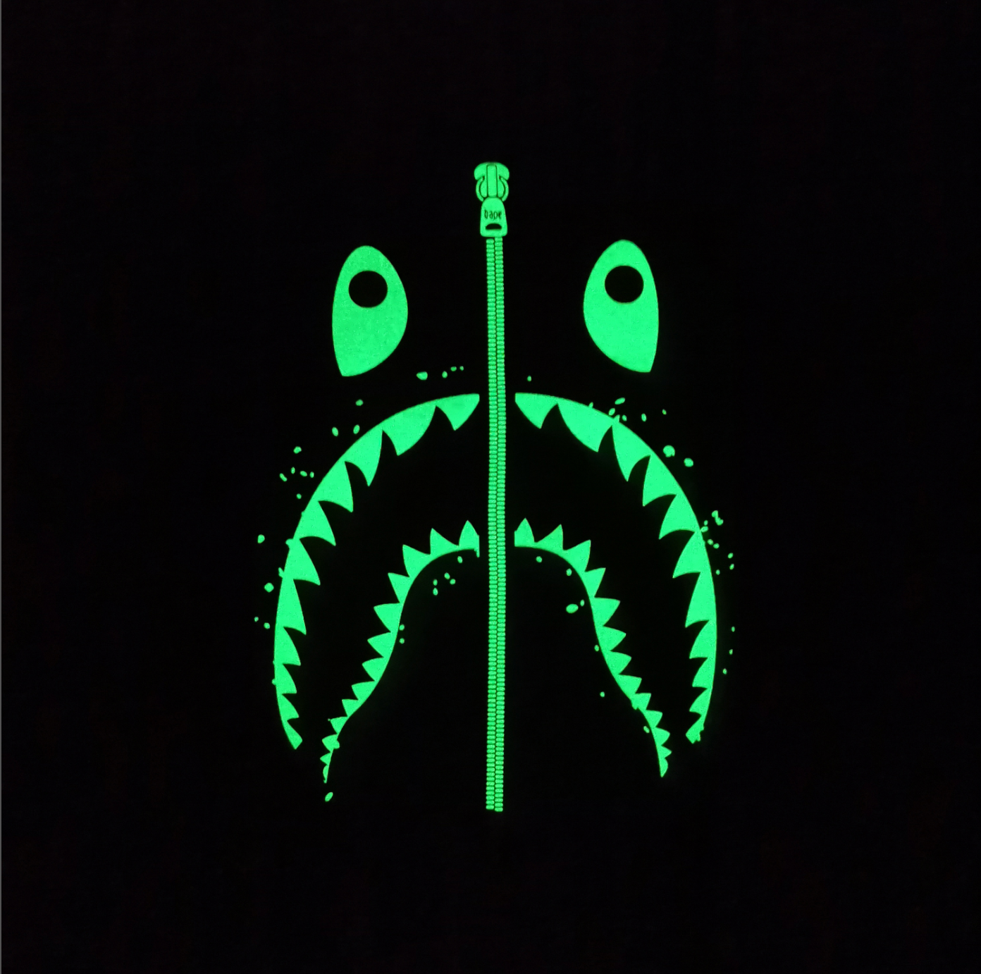 PLAYERA BAPE LUMINISCENTE