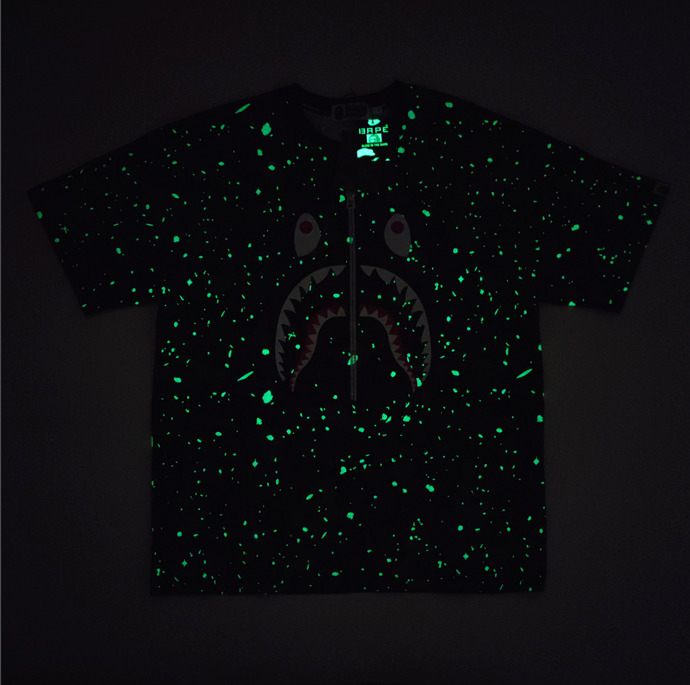 PLAYERA BAPE SHARK LUMINISCENTE
