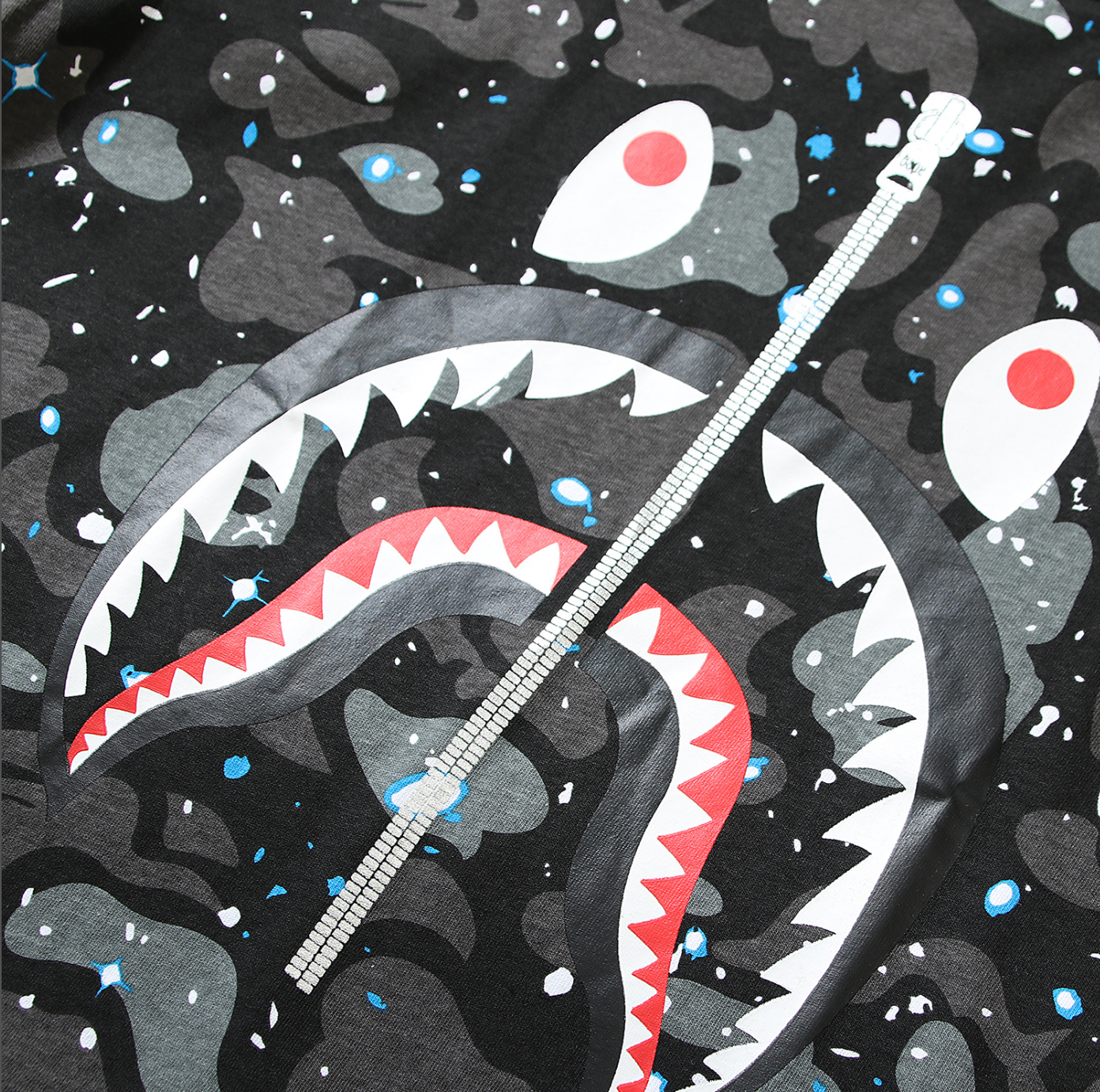 PLAYERA BAPE SHARK LUMINISCENTE