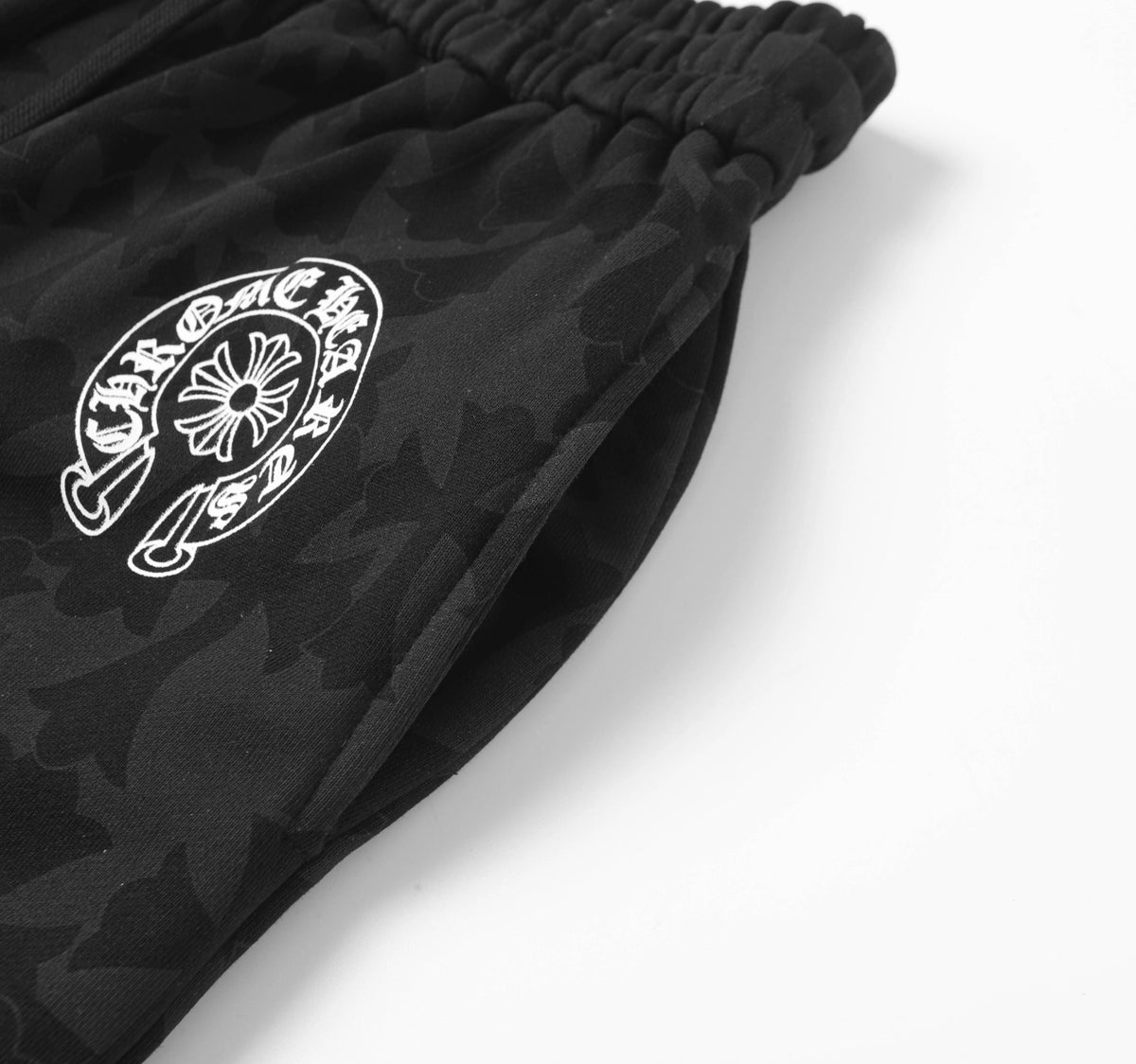 SHORT CHROME HEARTS
