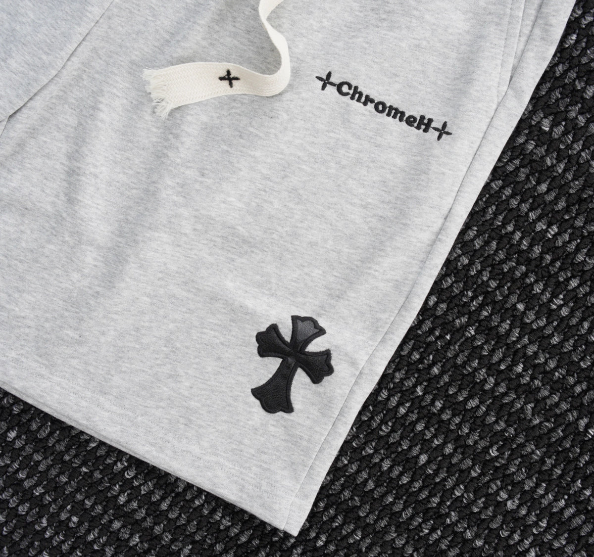 SHORT CHROME HEARTS