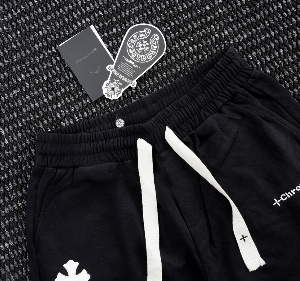SHORT CHROME HEARTS