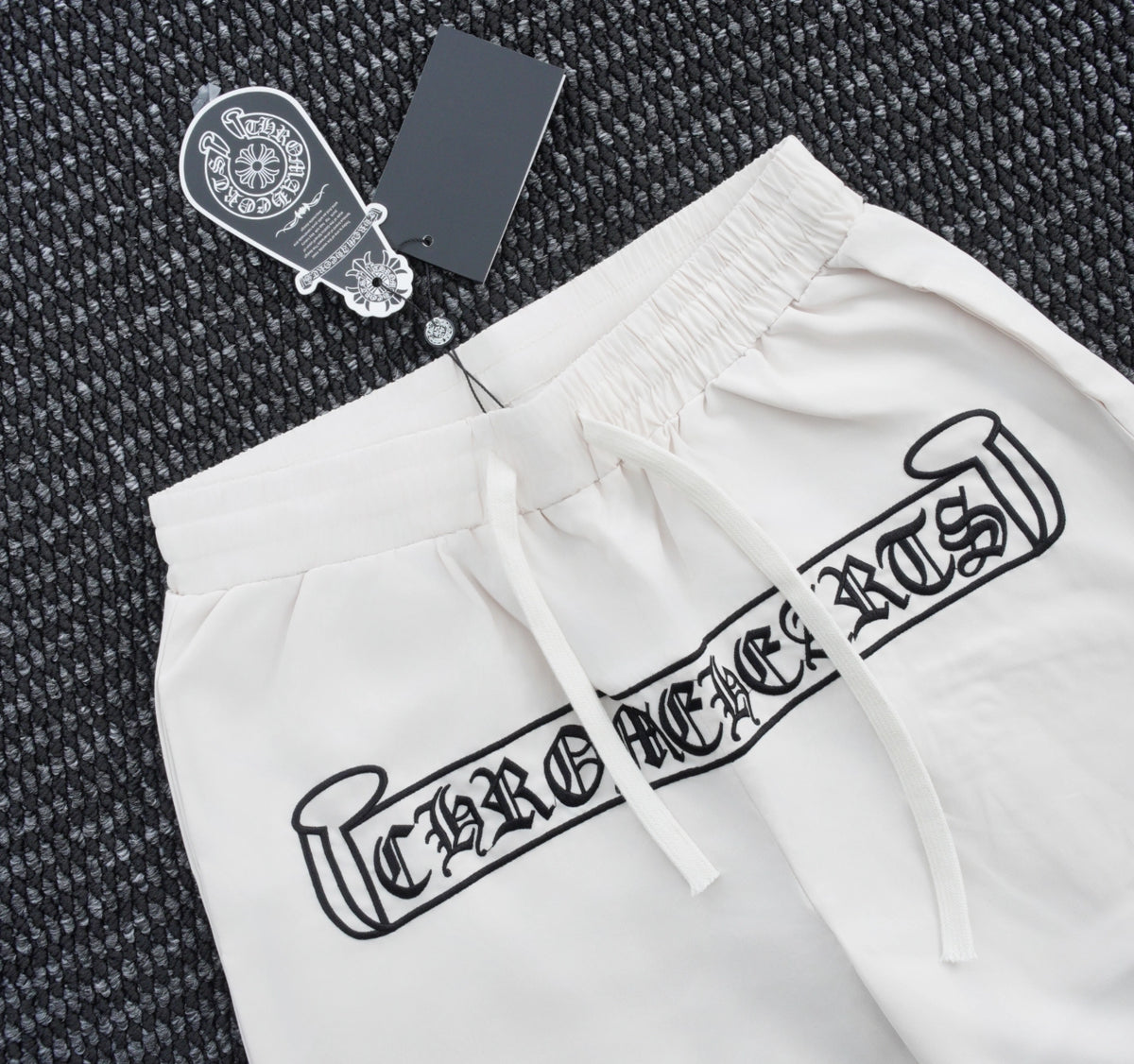 SHORT CHROME HEARTS