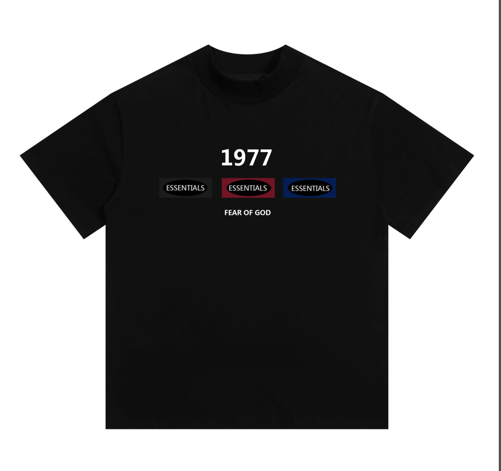 PLAYERA FEAR OF GOD ESSENTIALS 1977