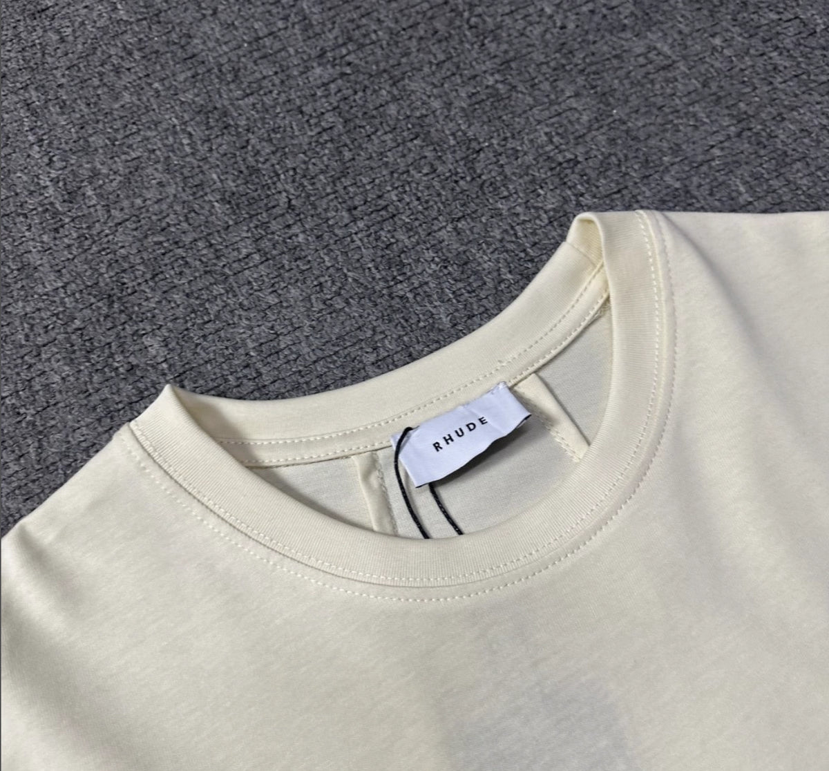 PLAYERA RHUDE BLACK HILLS
